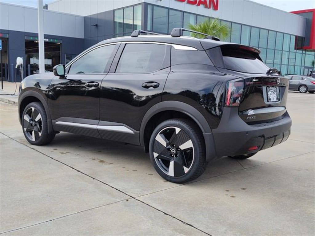 New 2025 Nissan Kicks SR SUV