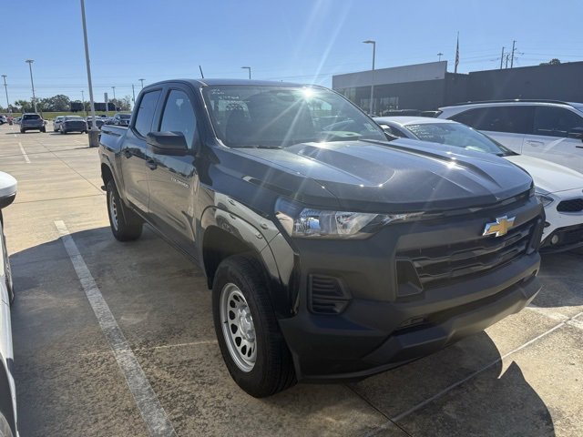 2025 Chevrolet Colorado LT photo 2