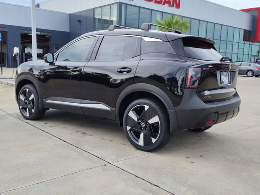 New 2025 Nissan Kicks SR SUV