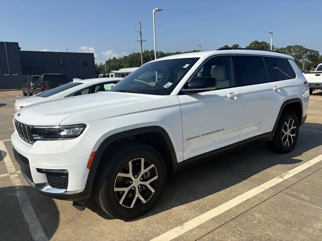 2024 Jeep Grand Cherokee Limited photo 2