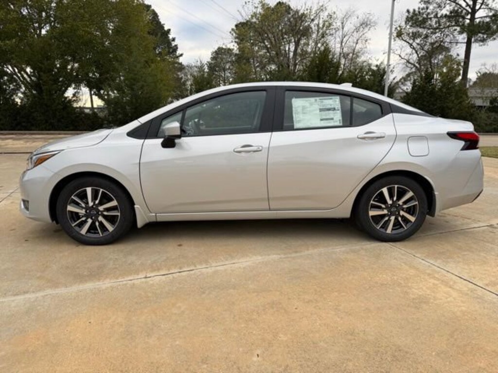 New 2025 Nissan Versa 1.6 SV Sedan