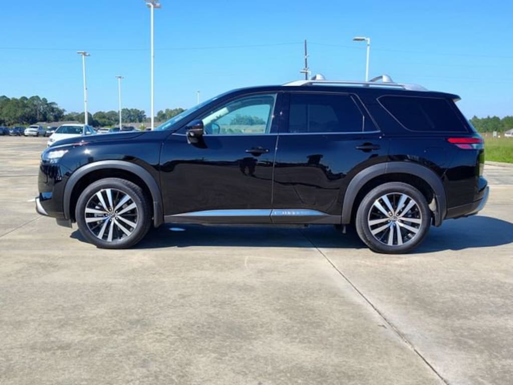 Used 2025 Nissan Pathfinder Platinum SUV