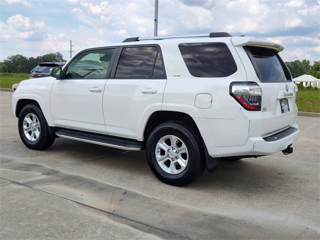 2020 Toyota 4Runner SR5 photo 2