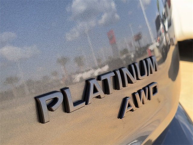 2026 Nissan Rogue Platinum photo 2