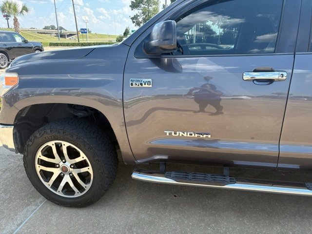 2017 Toyota Tundra SR5 photo 2