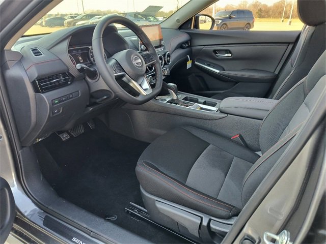 2025 Nissan Sentra SR photo 2