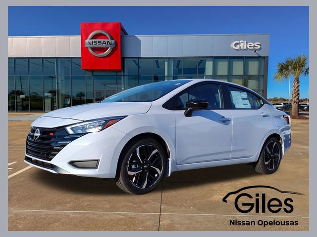 2025 Nissan Versa SR's photo