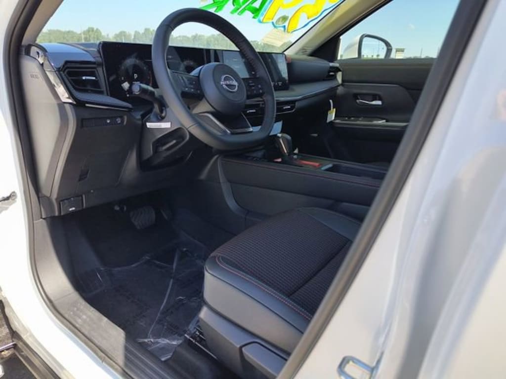 New 2025 Nissan Kicks SR SUV