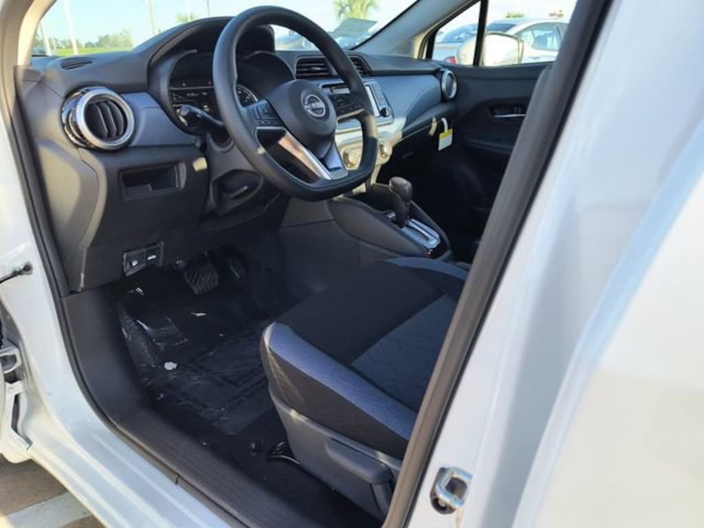 New 2025 Nissan Versa 1.6 SV Sedan