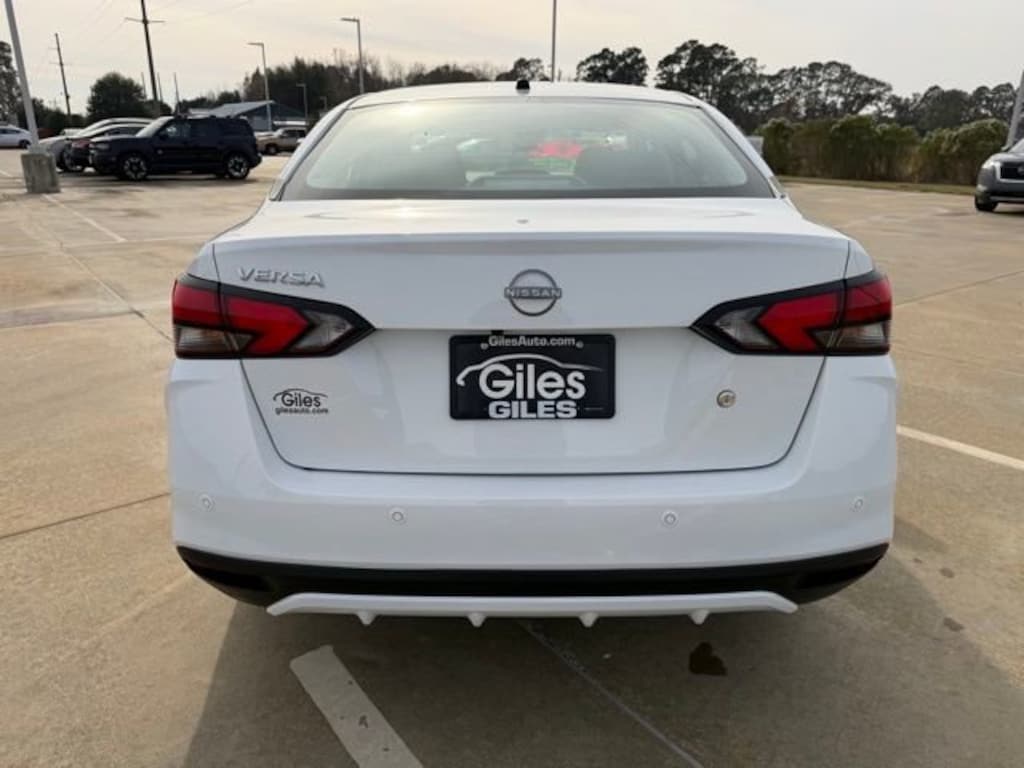 New 2025 Nissan Versa 1.6 S Sedan