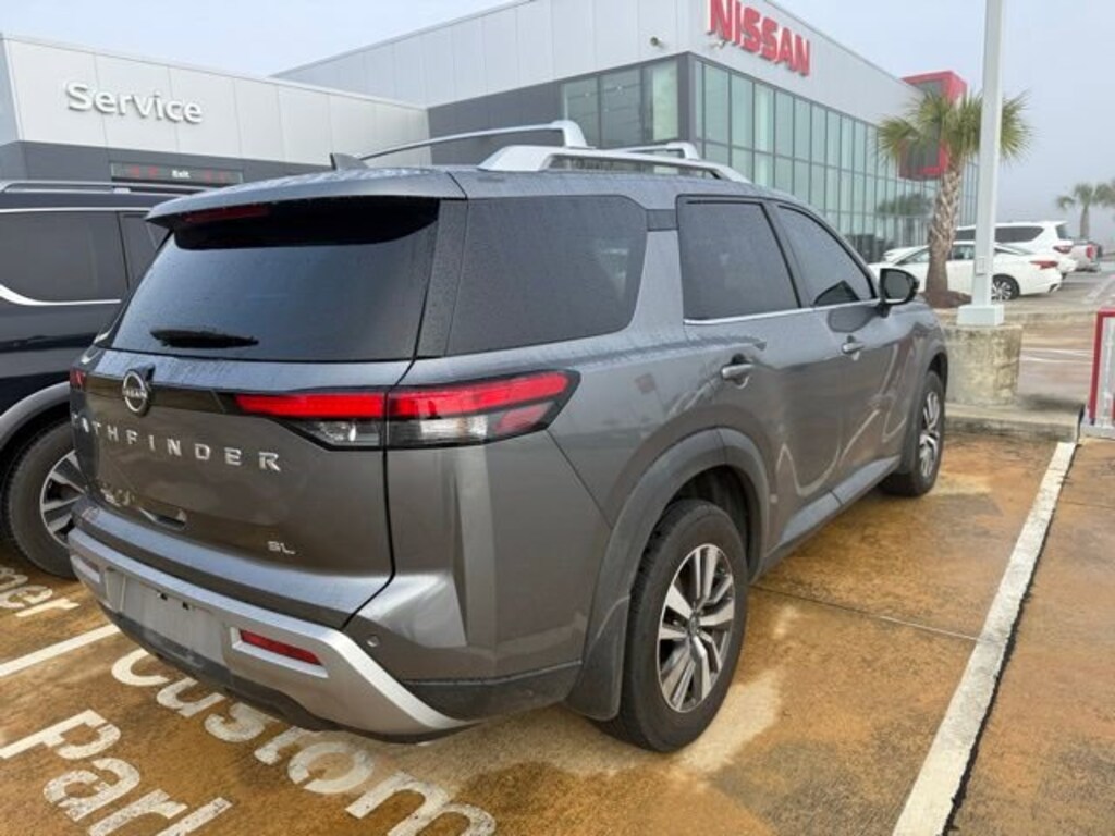 Used 2023 Nissan Pathfinder SL SUV