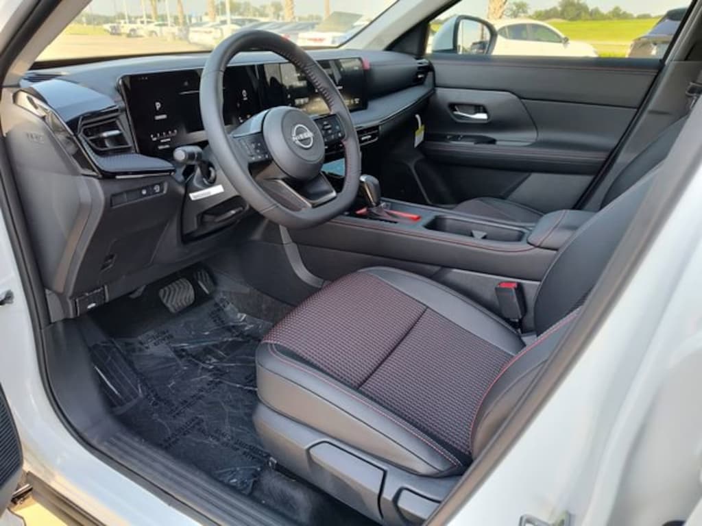 New 2025 Nissan Kicks SR SUV