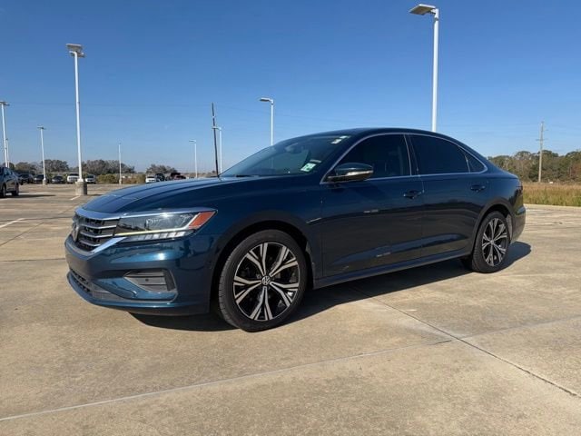 2020 Volkswagen Passat SEL's photo