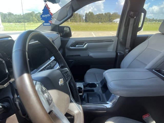 2024 Chevrolet Silverado 1500 LTZ photo 2