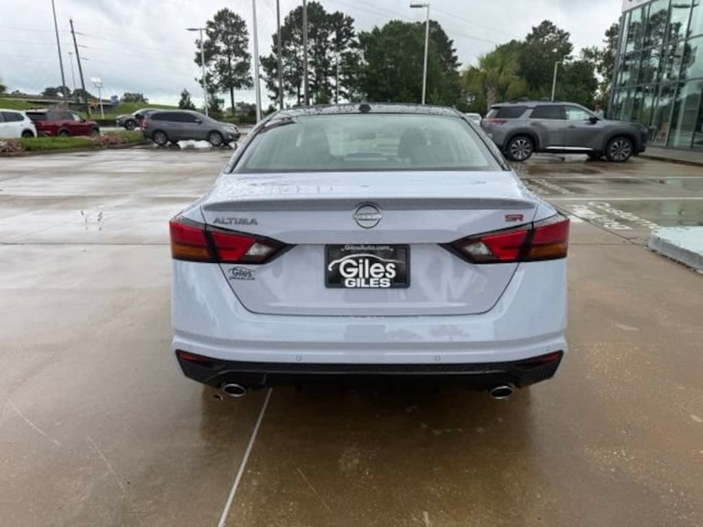 New 2026 Nissan Altima SR Sedan