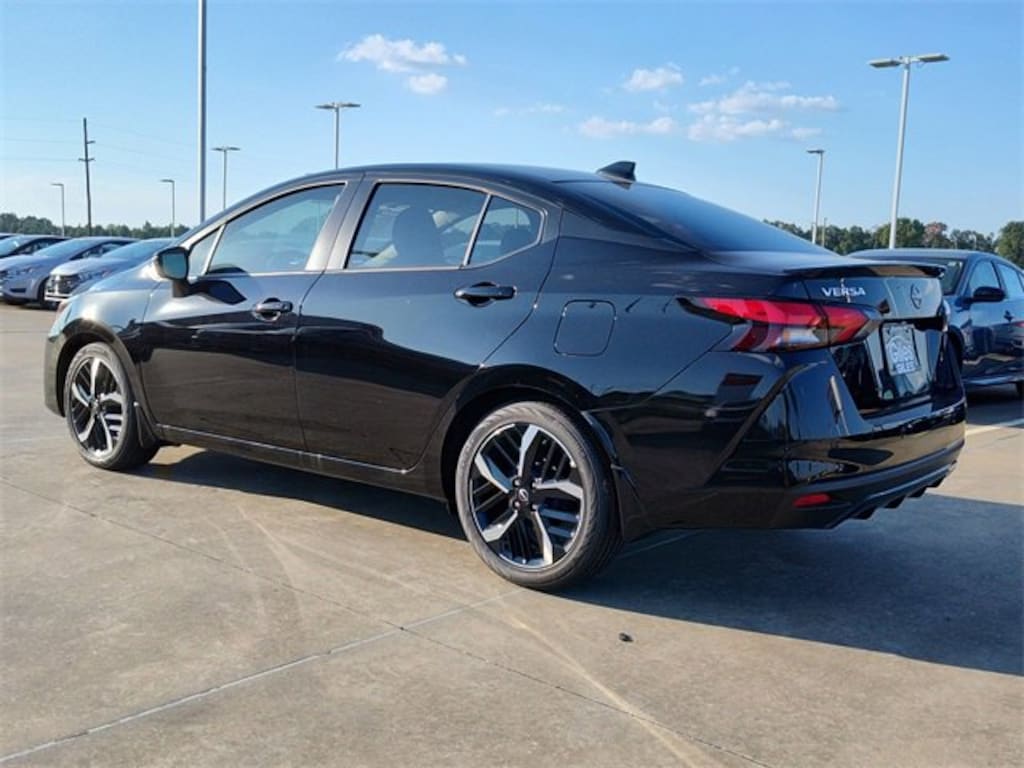 New 2025 Nissan Versa 1.6 SR Sedan