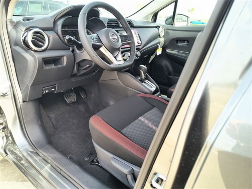 New 2025 Nissan Versa 1.6 SR Sedan