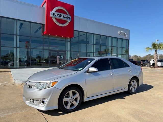 2012 Toyota Camry SE's photo