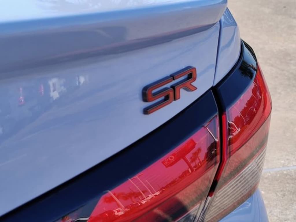 New 2025 Nissan Versa 1.6 SR Sedan