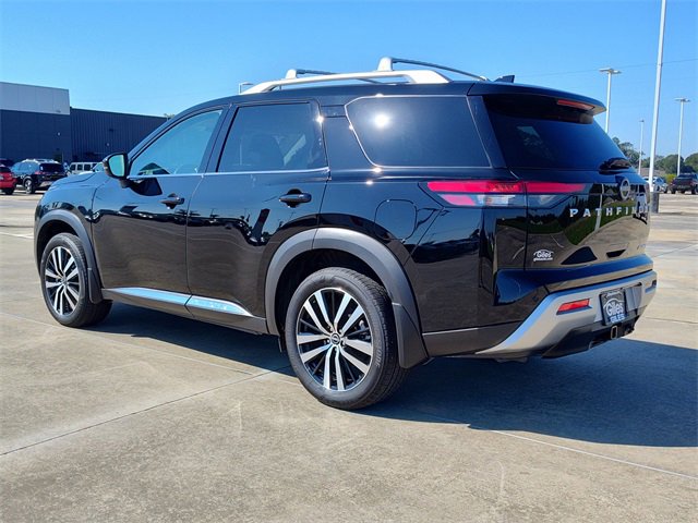 2025 Nissan Pathfinder Platinum photo 3