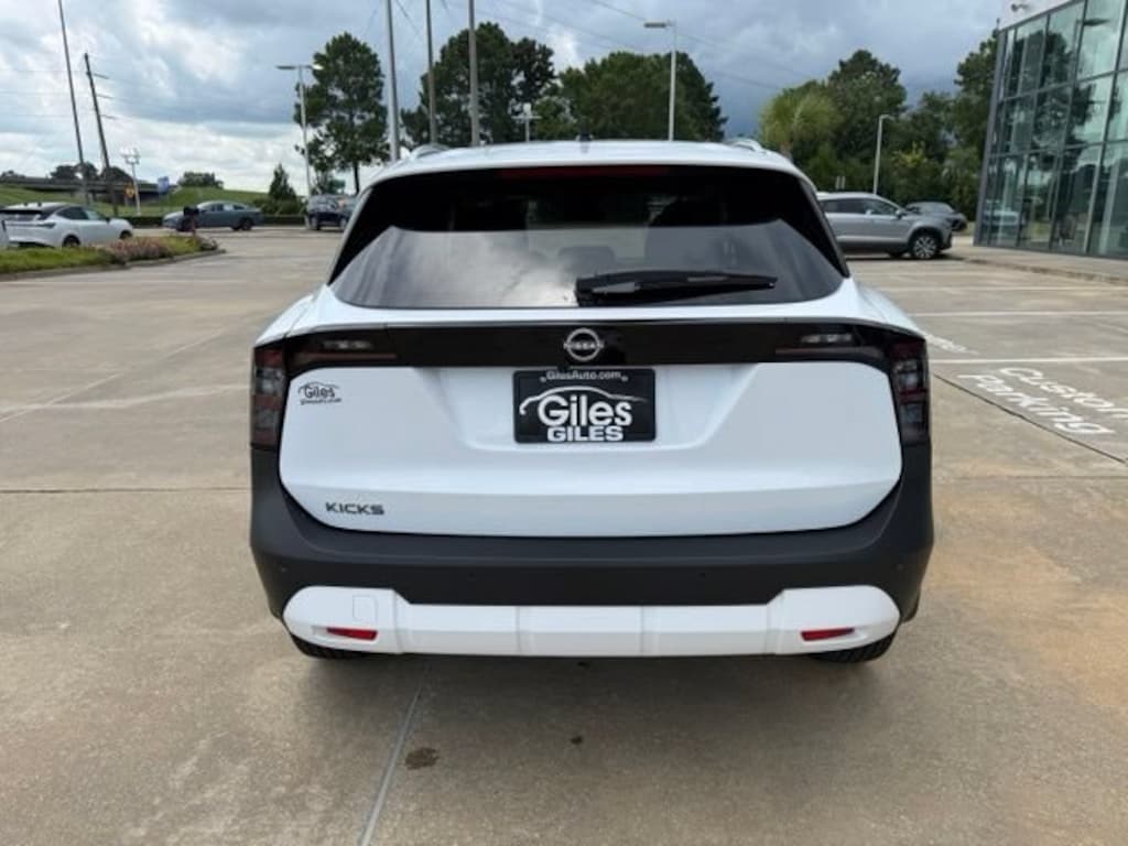 New 2026 Nissan Kicks SV SUV