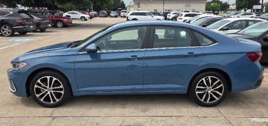 Used 2025 Volkswagen Jetta 1.5T SE Sedan