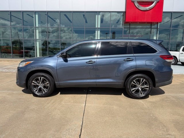 Used 2019 Toyota Highlander LE with VIN 5TDZZRFH3KS304521 for sale in Opelousas, LA