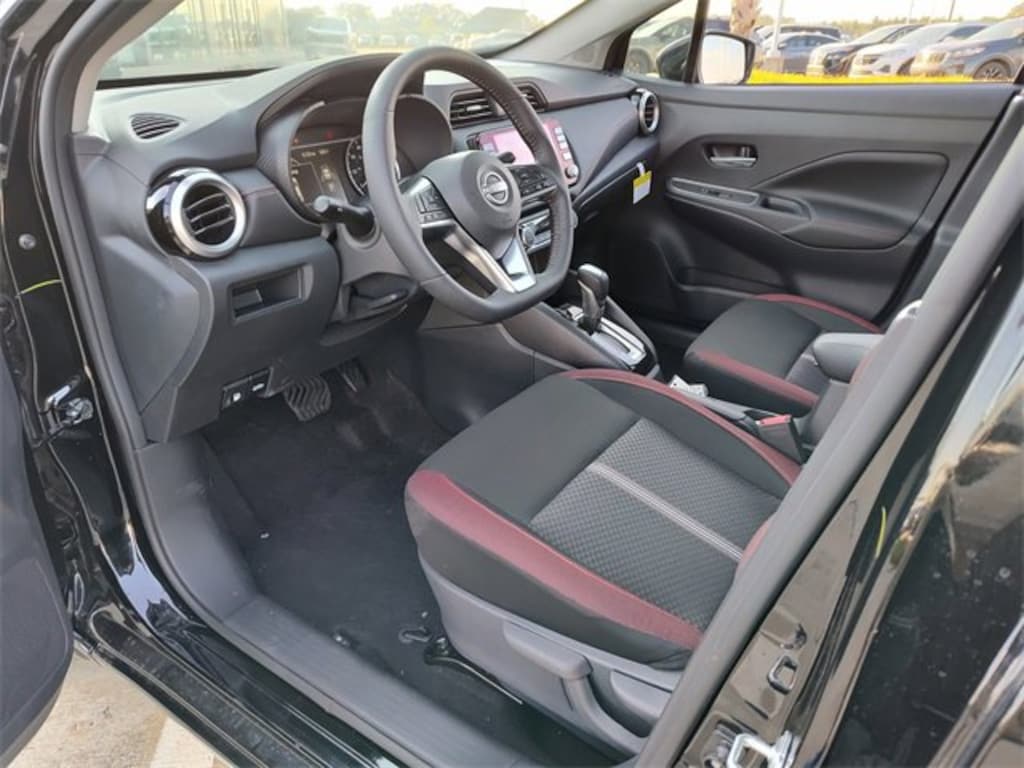 New 2025 Nissan Versa 1.6 SR Sedan