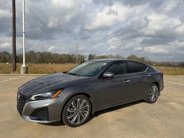 2025 Nissan Altima S's photo