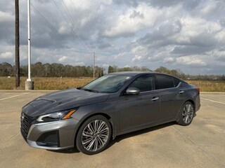 2025 Nissan Altima SL Sedan