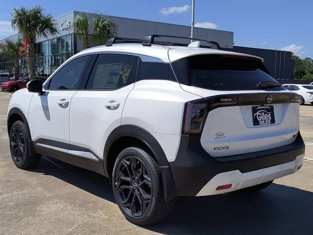 New 2025 Nissan Kicks SR SUV