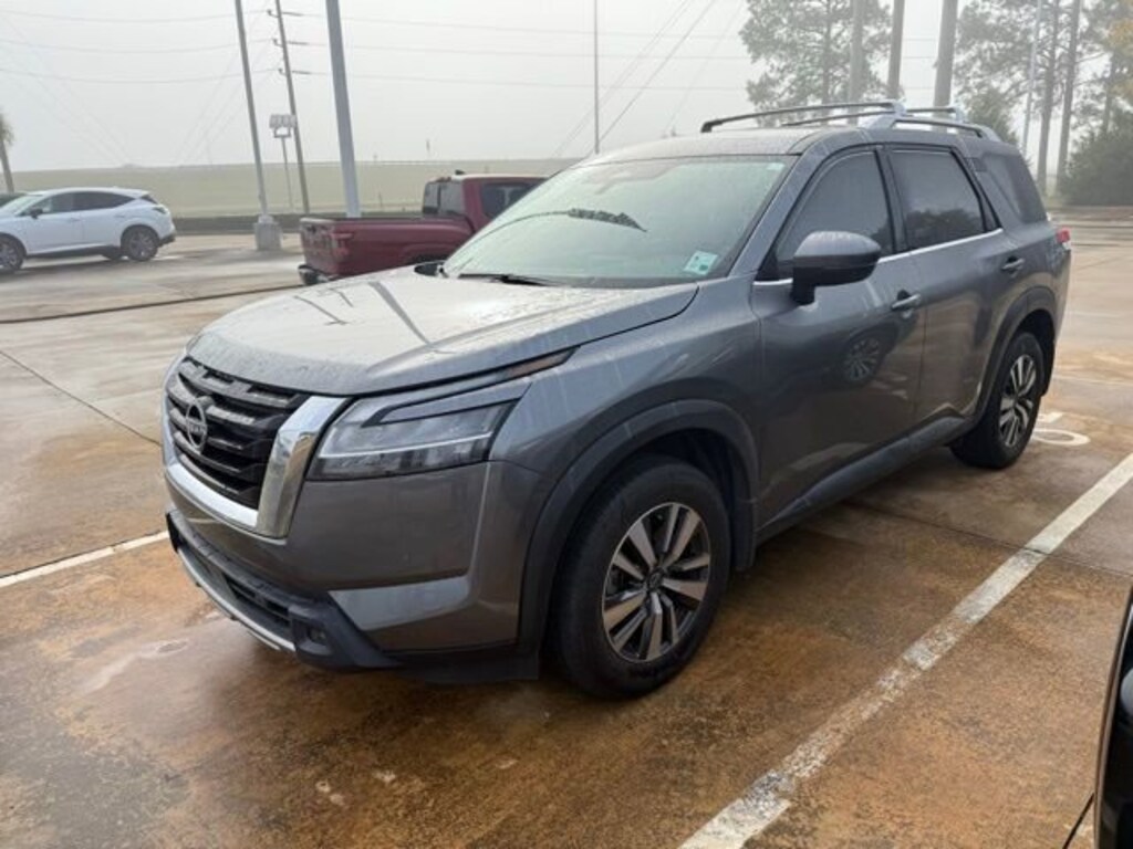 Used 2023 Nissan Pathfinder SL SUV