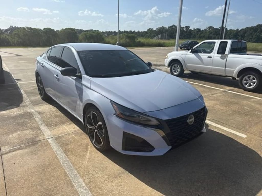 Used 2024 Nissan Altima 2.5 SR Sedan
