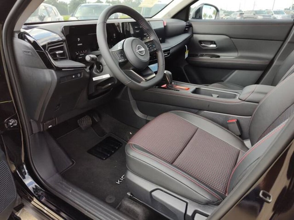 New 2025 Nissan Kicks SR SUV