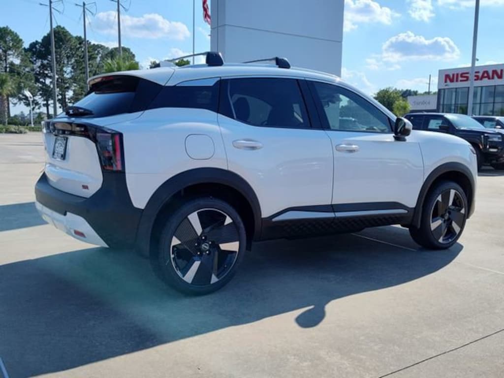 New 2025 Nissan Kicks SR SUV