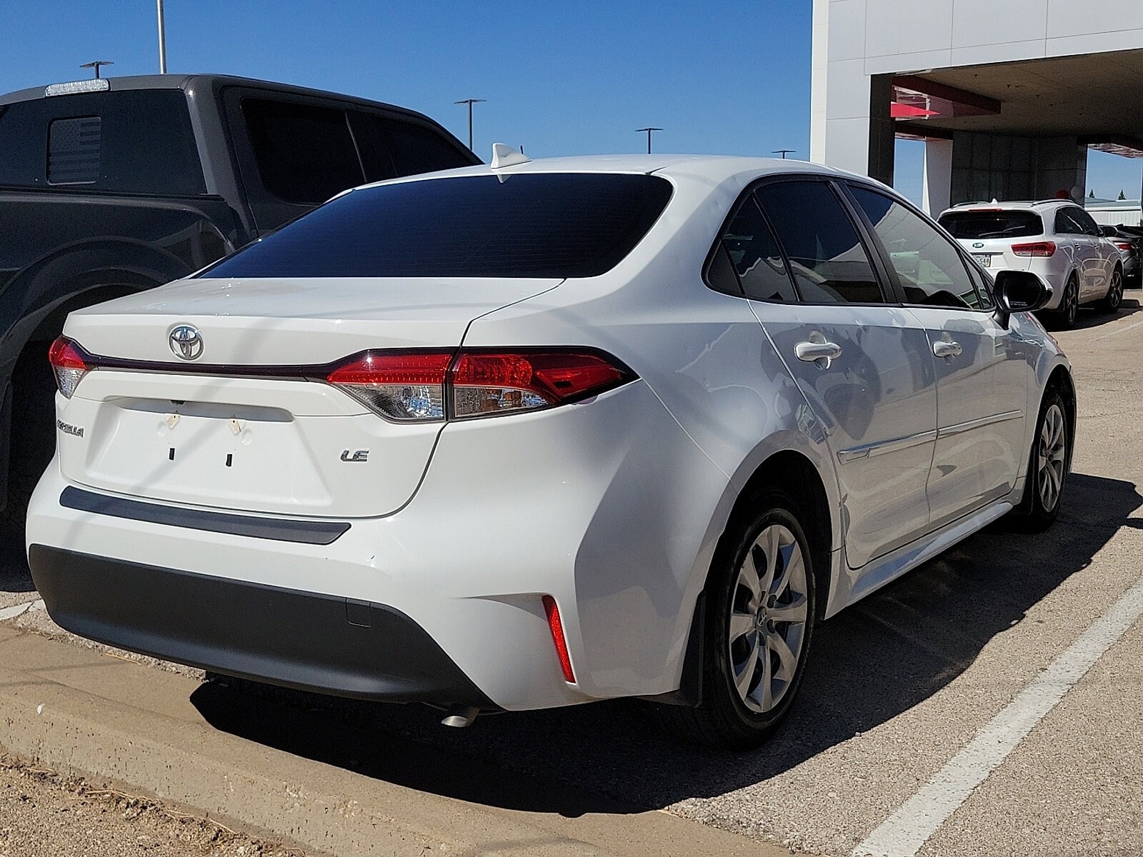 2023 Toyota Corolla LE photo 3