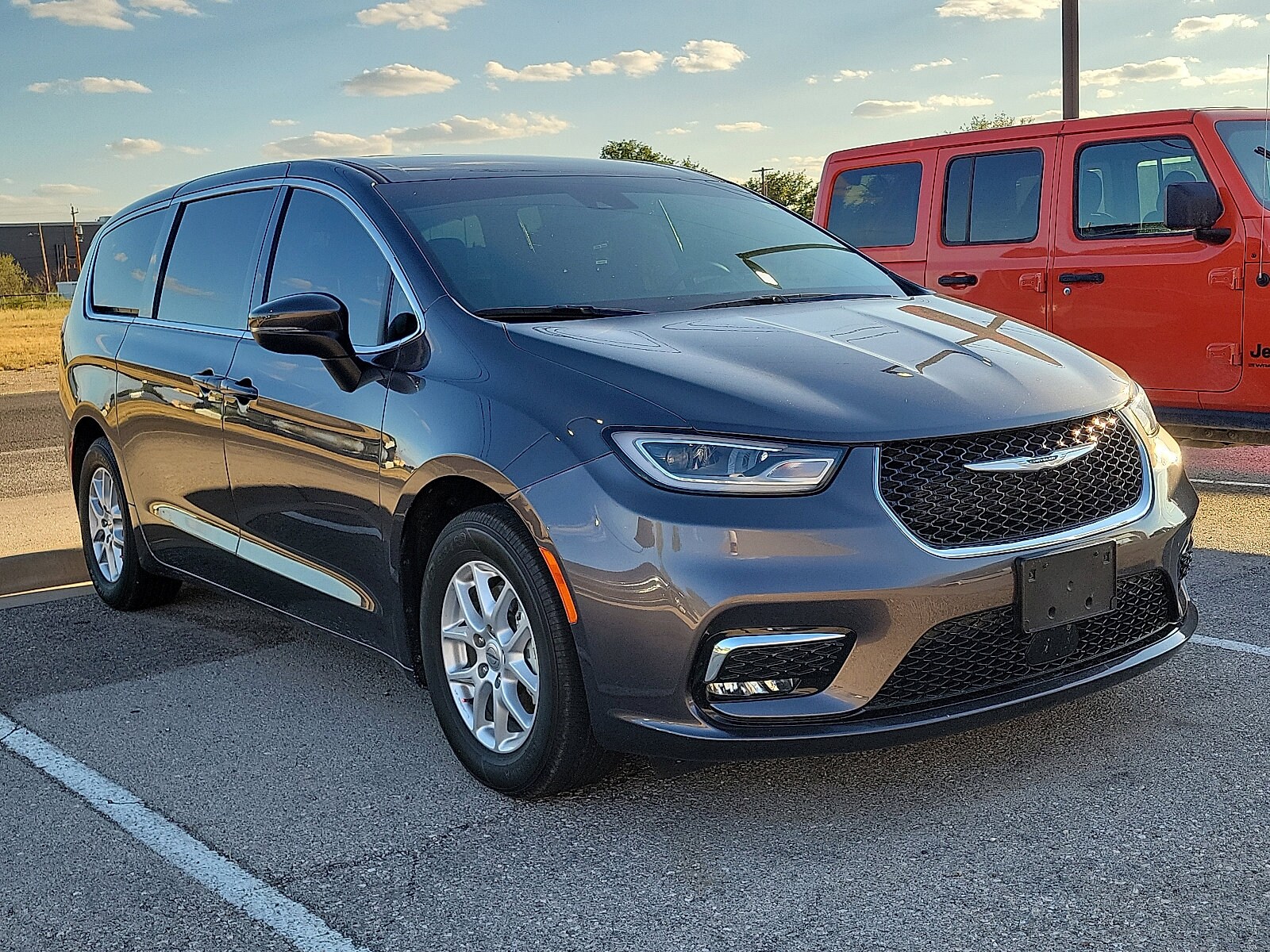 2023 Chrysler Pacifica Touring L photo 4