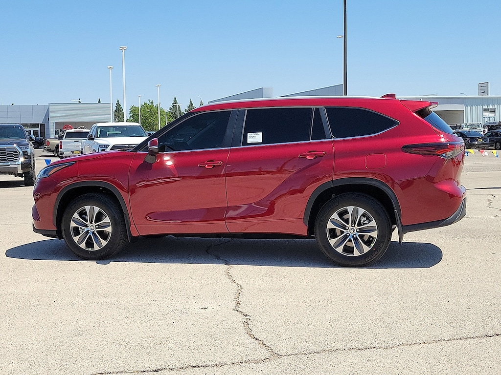 New 2026 Toyota Highlander XLE SUV