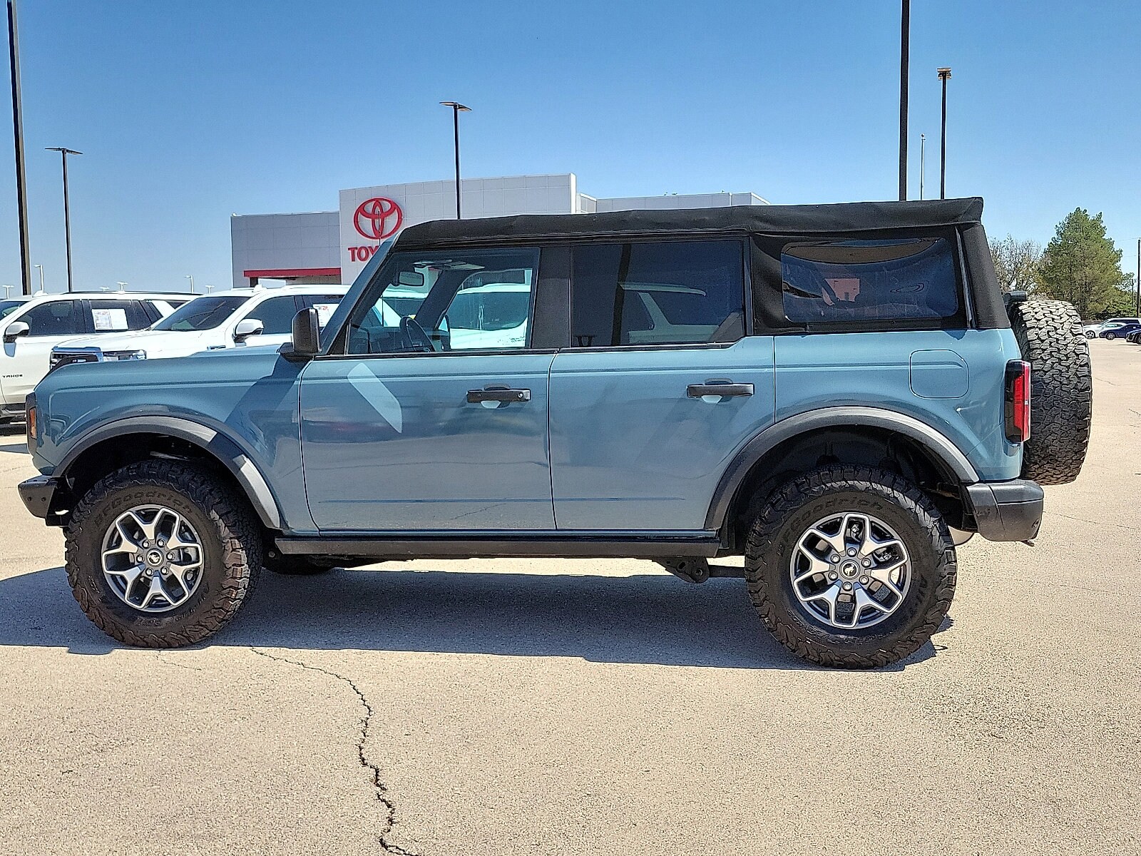 2021 Ford Bronco Badlands photo 2