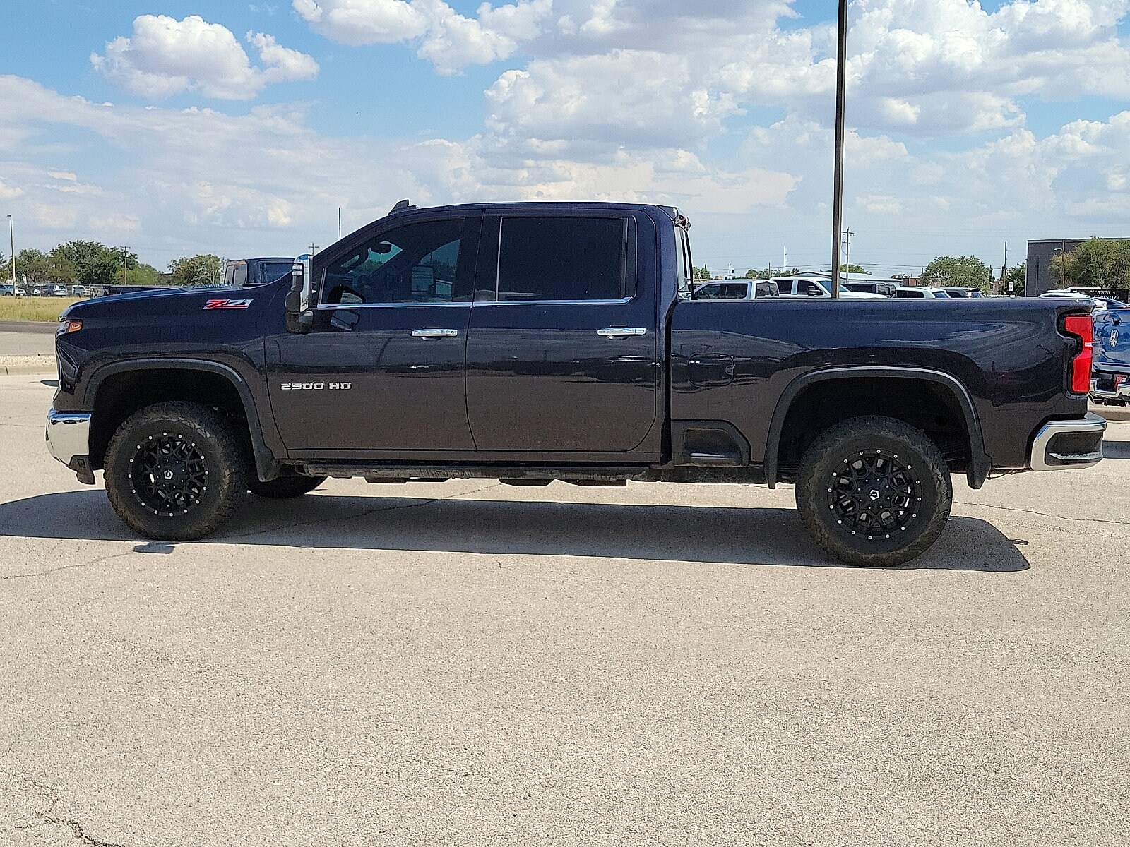 2024 Chevrolet Silverado 2500HD LTZ photo 2