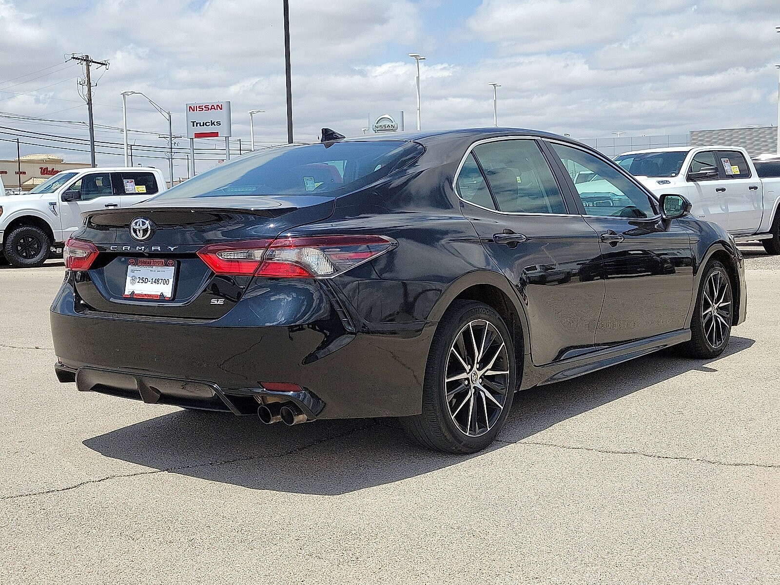 2023 Toyota Camry SE photo 4