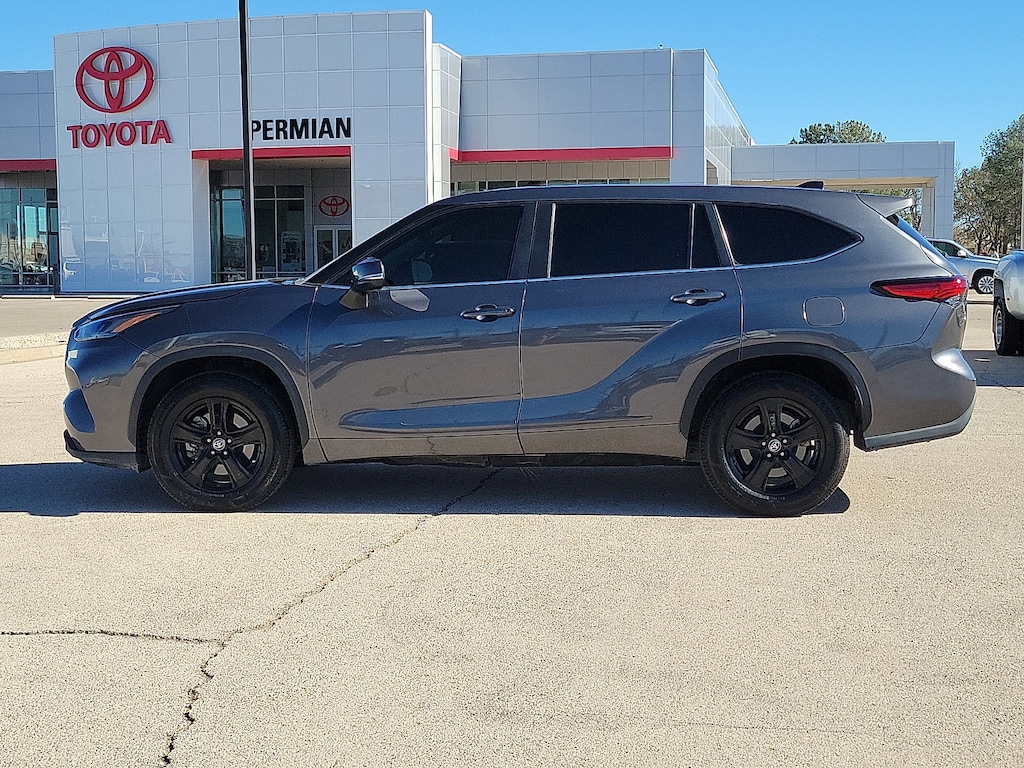 Used 2023 Toyota Highlander LE SUV