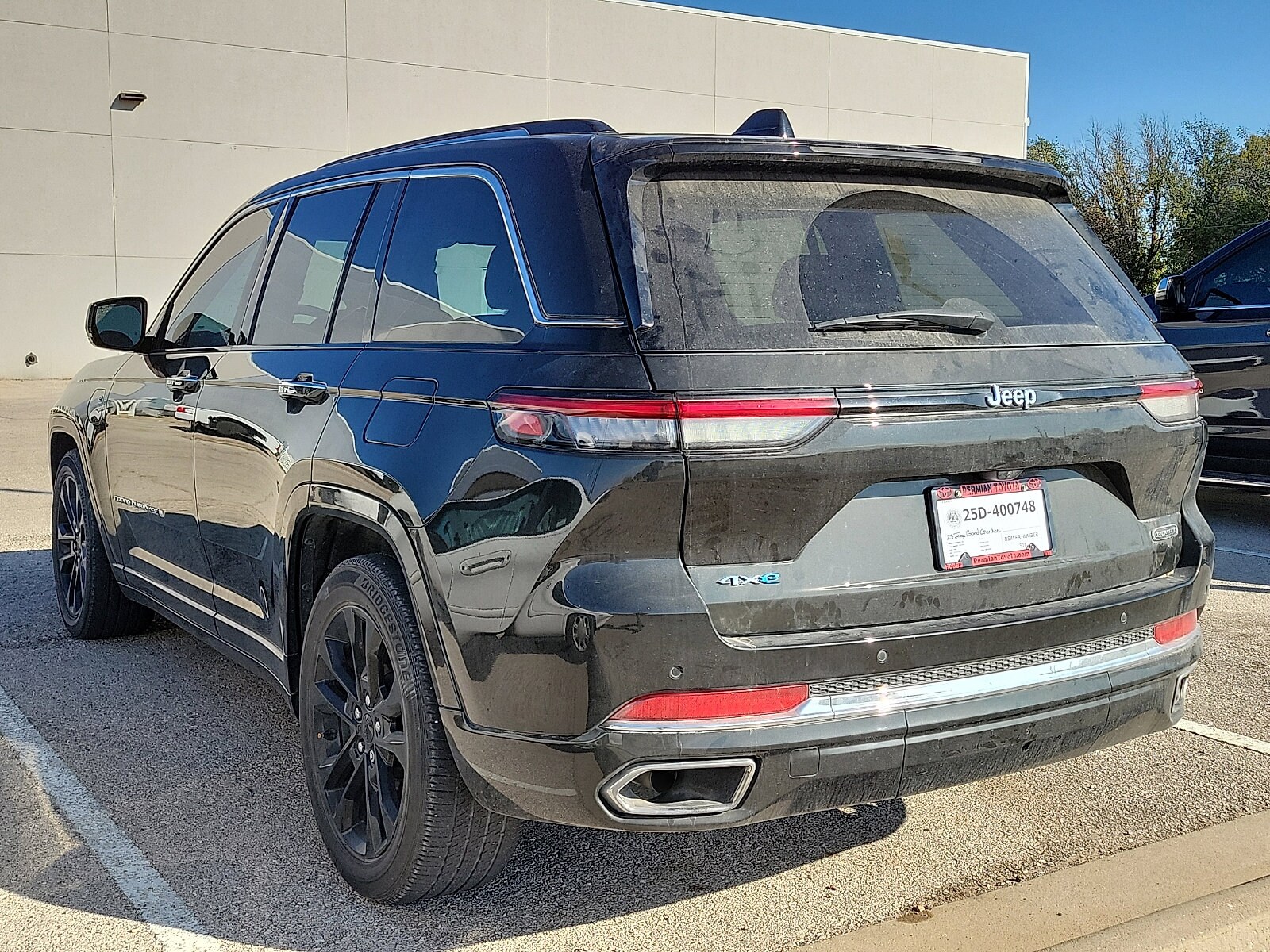 2023 Jeep Cherokee Overland 4xe photo 2