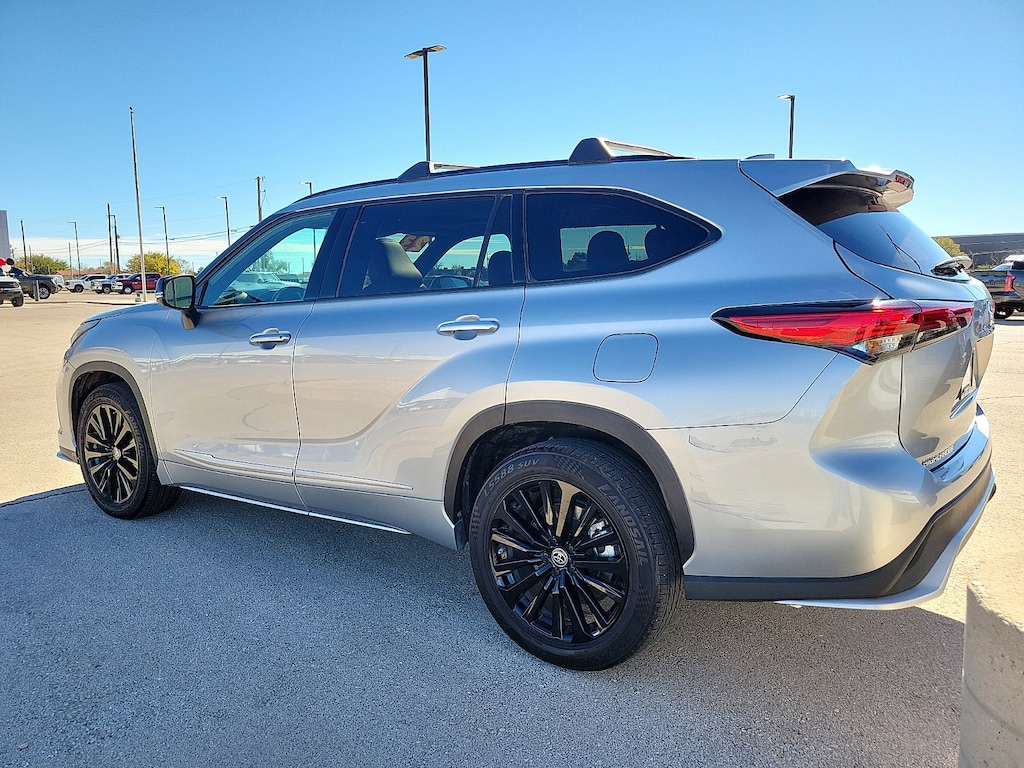 Used 2023 Toyota Highlander XSE SUV