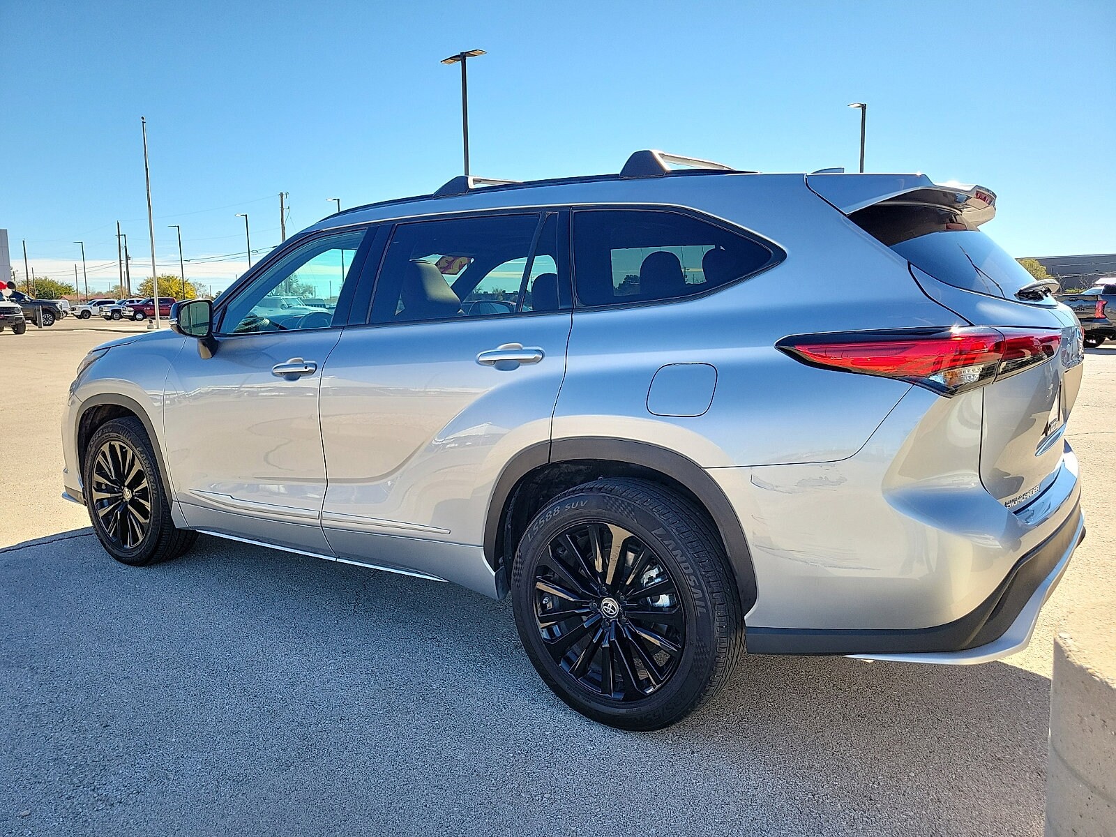 2023 Toyota Highlander XSE photo 2