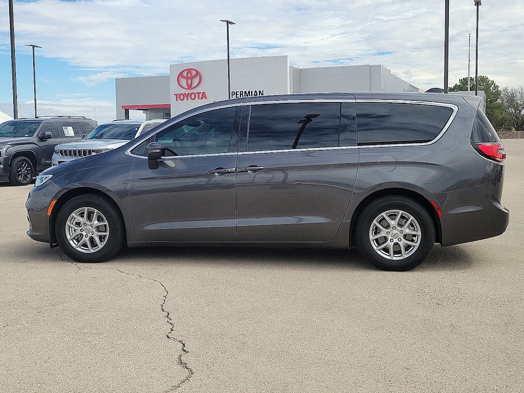 Used 2023 Chrysler Pacifica Touring L Van Passenger Van