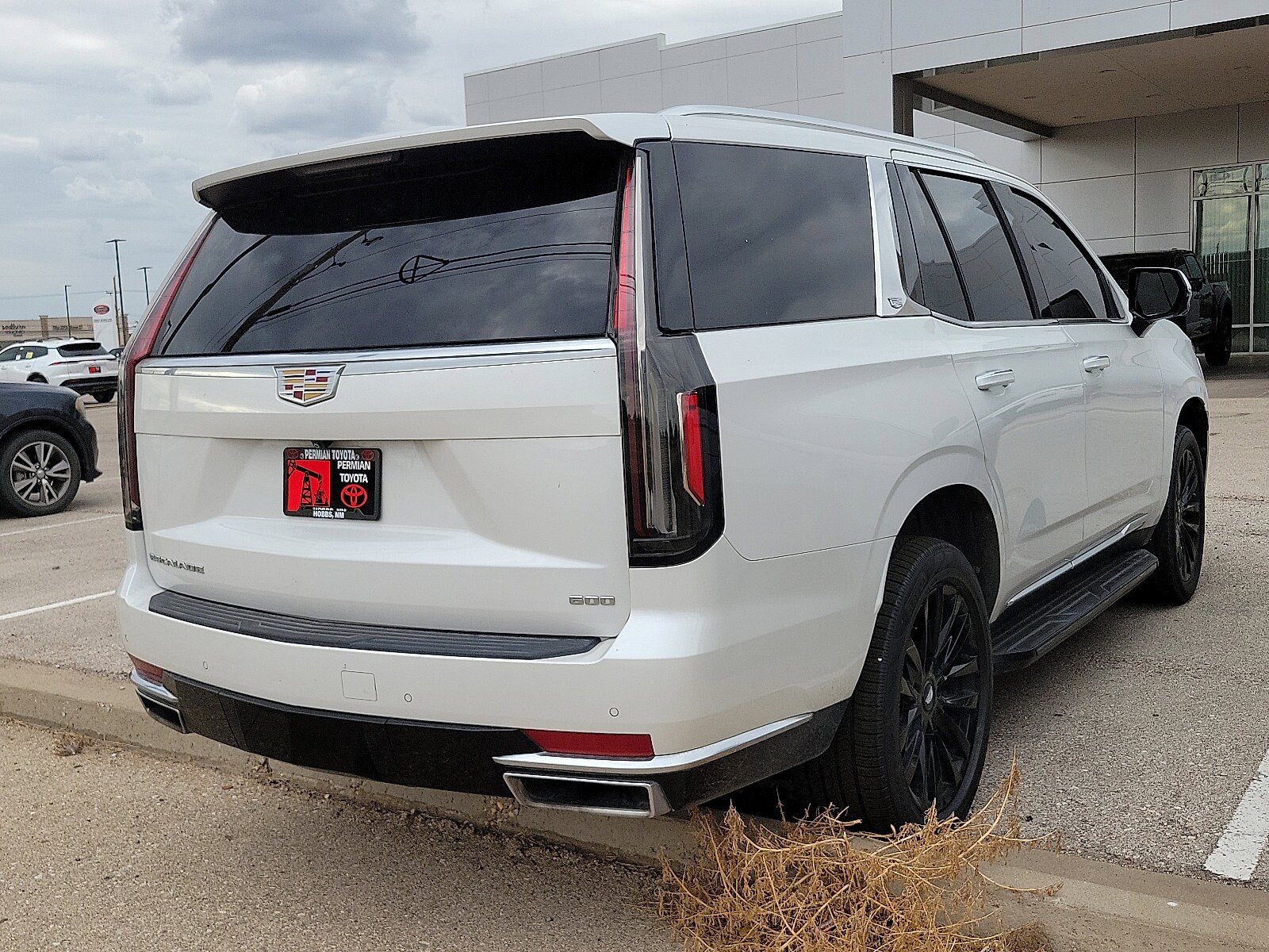 2022 Cadillac Escalade Luxury photo 3