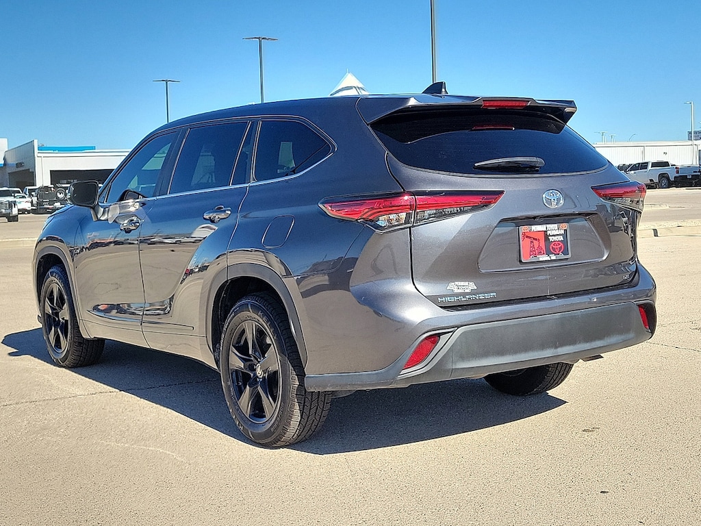 Used 2023 Toyota Highlander LE SUV
