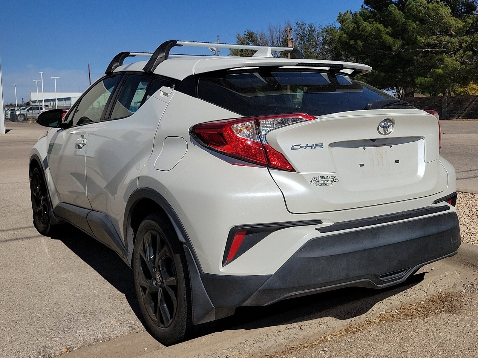 2021 Toyota C-HR XLE photo 2