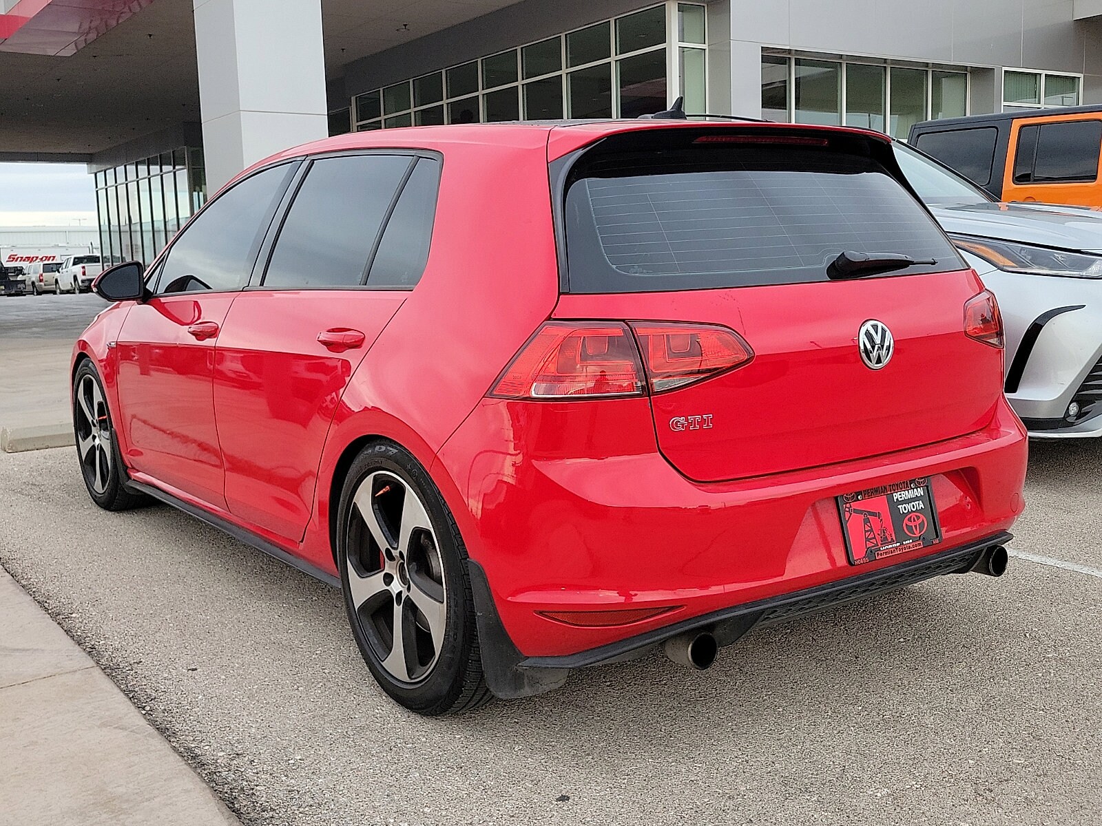 2017 Volkswagen Golf GTI SE photo 2
